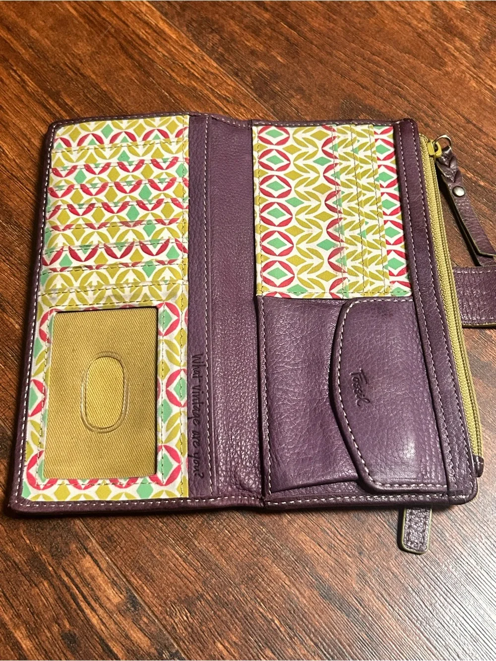 Fossil Plum Leather Wristlet with green  Zippers and Zip Pockets Y2K